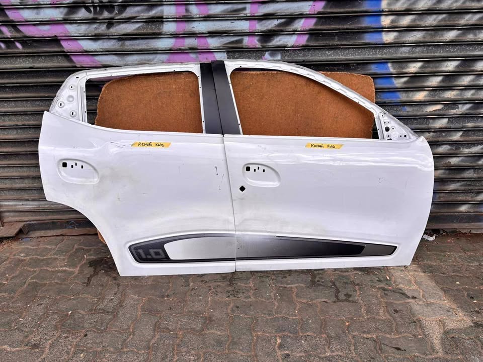 Renault Kwid Right Front door & Right back doors - Private Seller Renault Kwid Right Front door & Right back doors - Private Seller