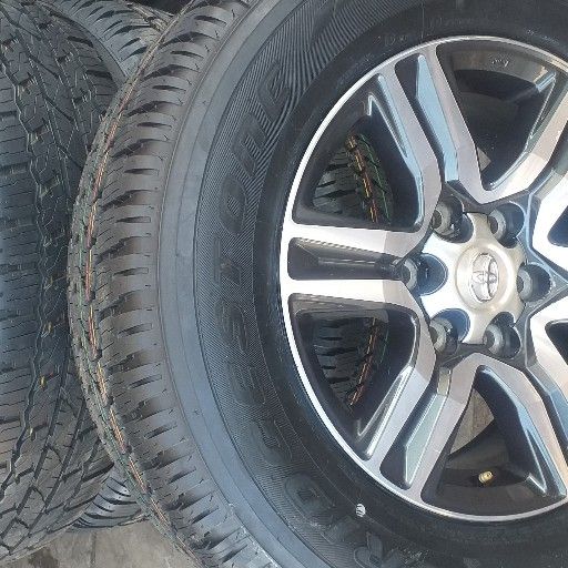 Toyota rim and tyres