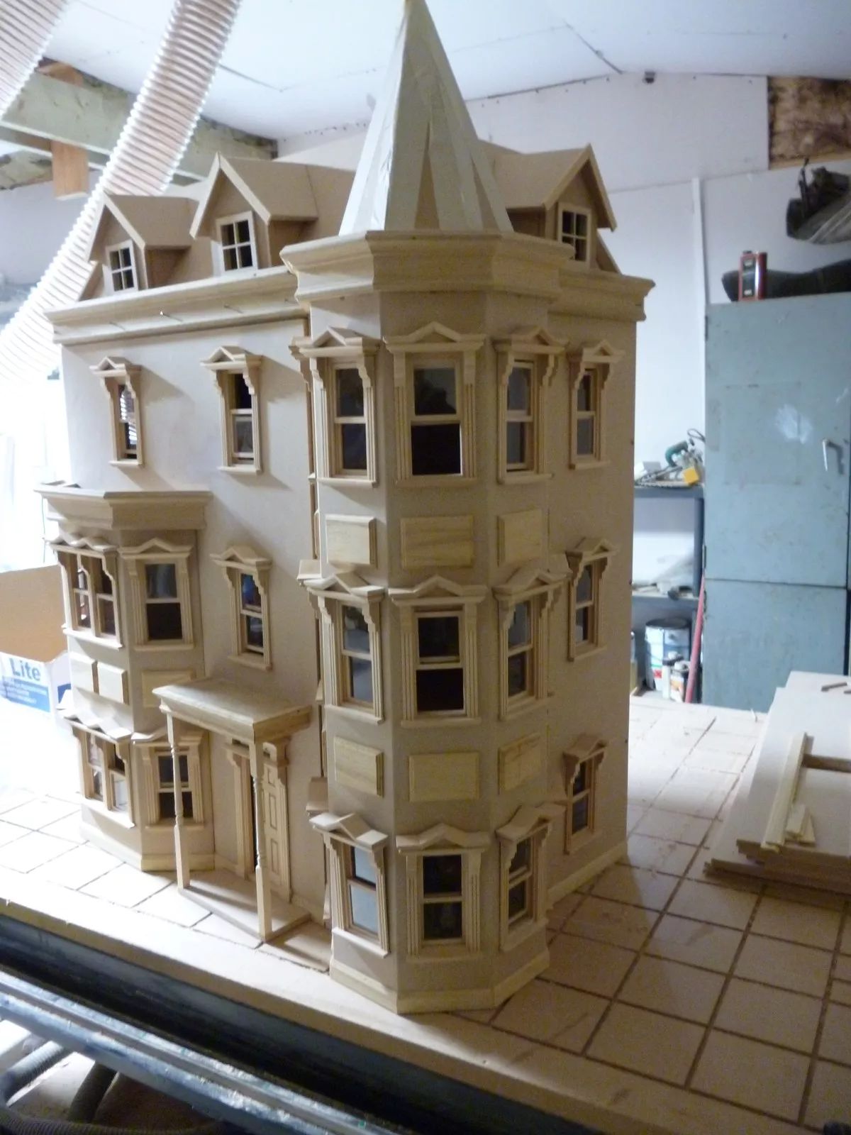 The Bentley House 1/12 scale Dolls House Kit 12DHD041 The Bentley House 1/12 scale Dolls House Kit 12DHD041