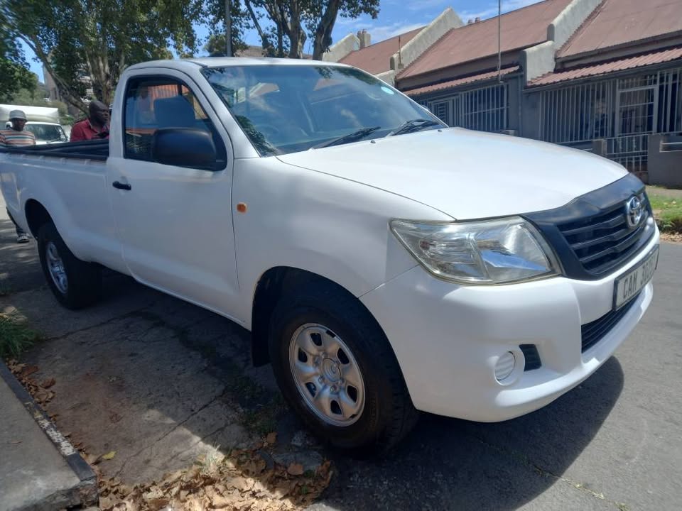2014 TOYOTA HILUX SINGLE CAB 2.5 D4D DIESEL, MANUAL TRANSMISSION, WHITE COLOR, MILEAGE 105000KM