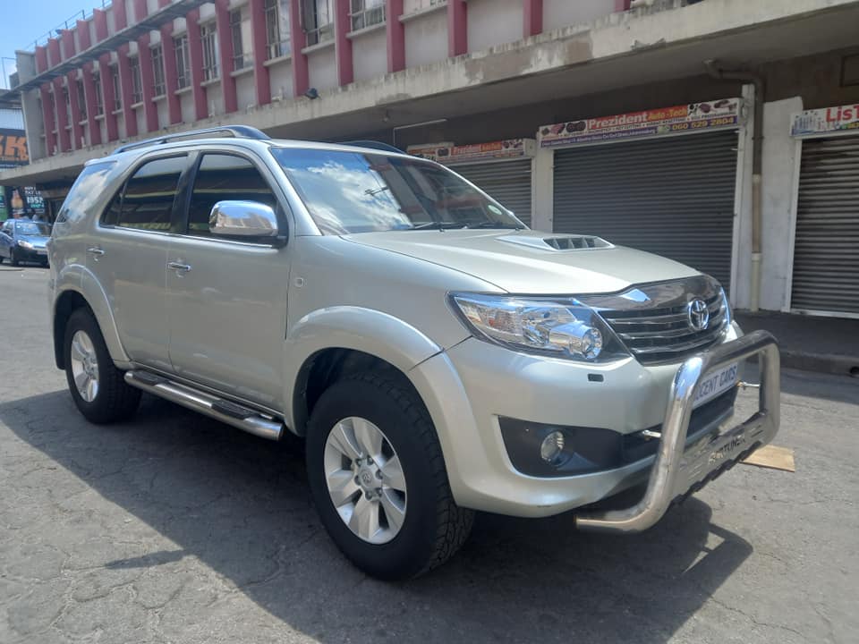 2011 TOYOTA FORTUNER 3.0 ENGINE 4X4 MANUAL, DIESEL, CODE 2, LEATHERSEAT, SILVER COLOUR