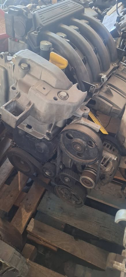 Renault clio 2 complet running engine available - Private Seller Renault clio 2 complet running engine available - Private Seller