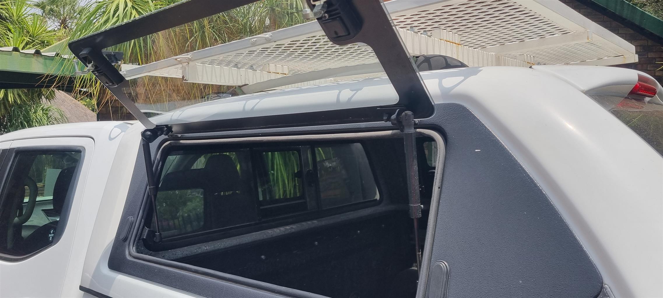 Nissan Navara dubbel cab from 2021 canopy for sale - Private Seller Nissan Navara dubbel cab from 2021 canopy for sale - Private Seller