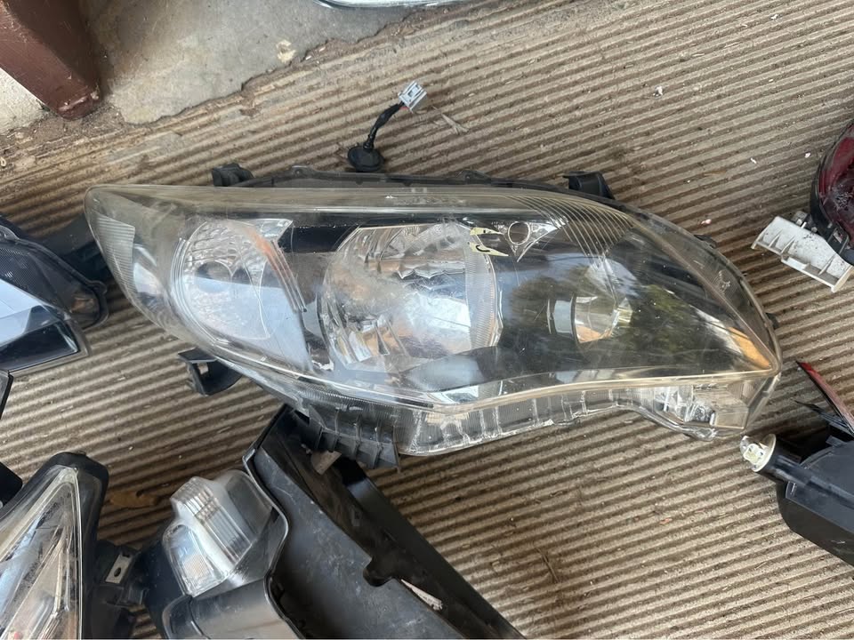 Toyota Corolla right side headlight - Private Seller Toyota Corolla right side headlight - Private Seller