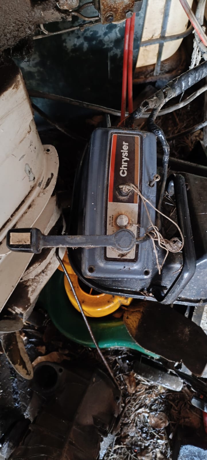 Hp85 Chrysler 2-stroke trim and tilt (running)