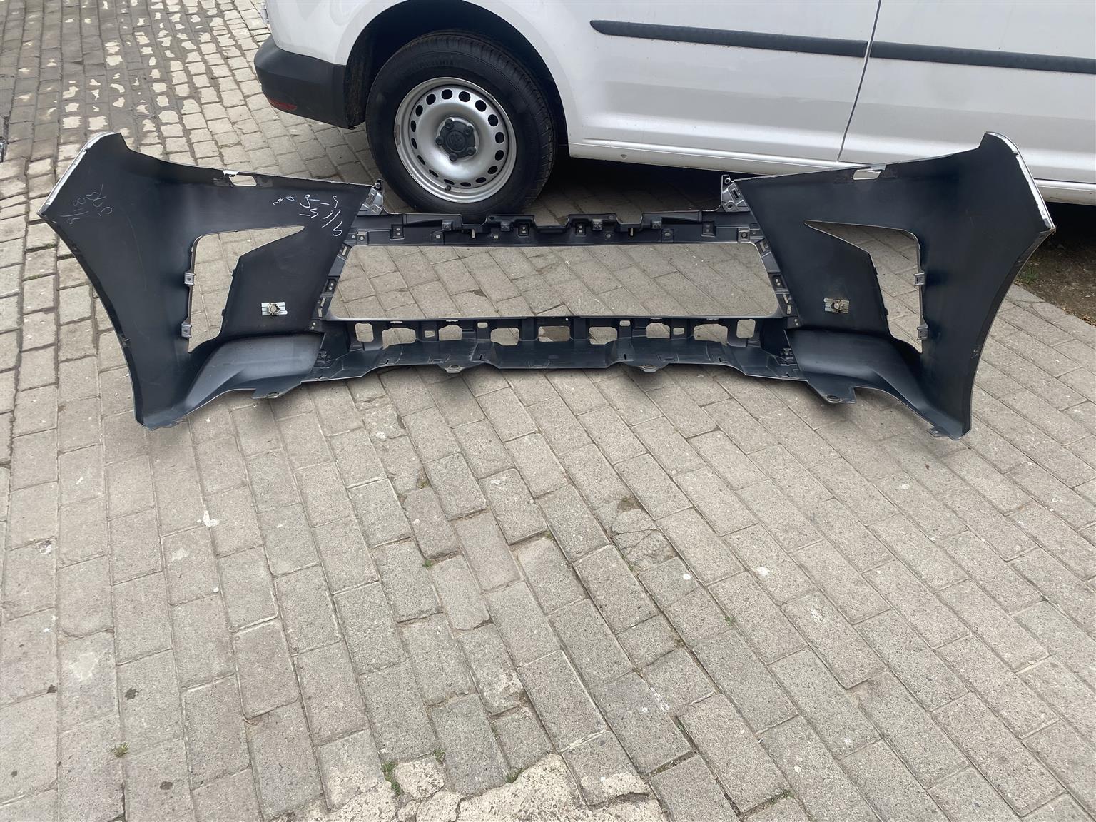 2019 LEXUS LX570 FRONT BUMPER FOR SALE. IN PRISTINE CONDITION