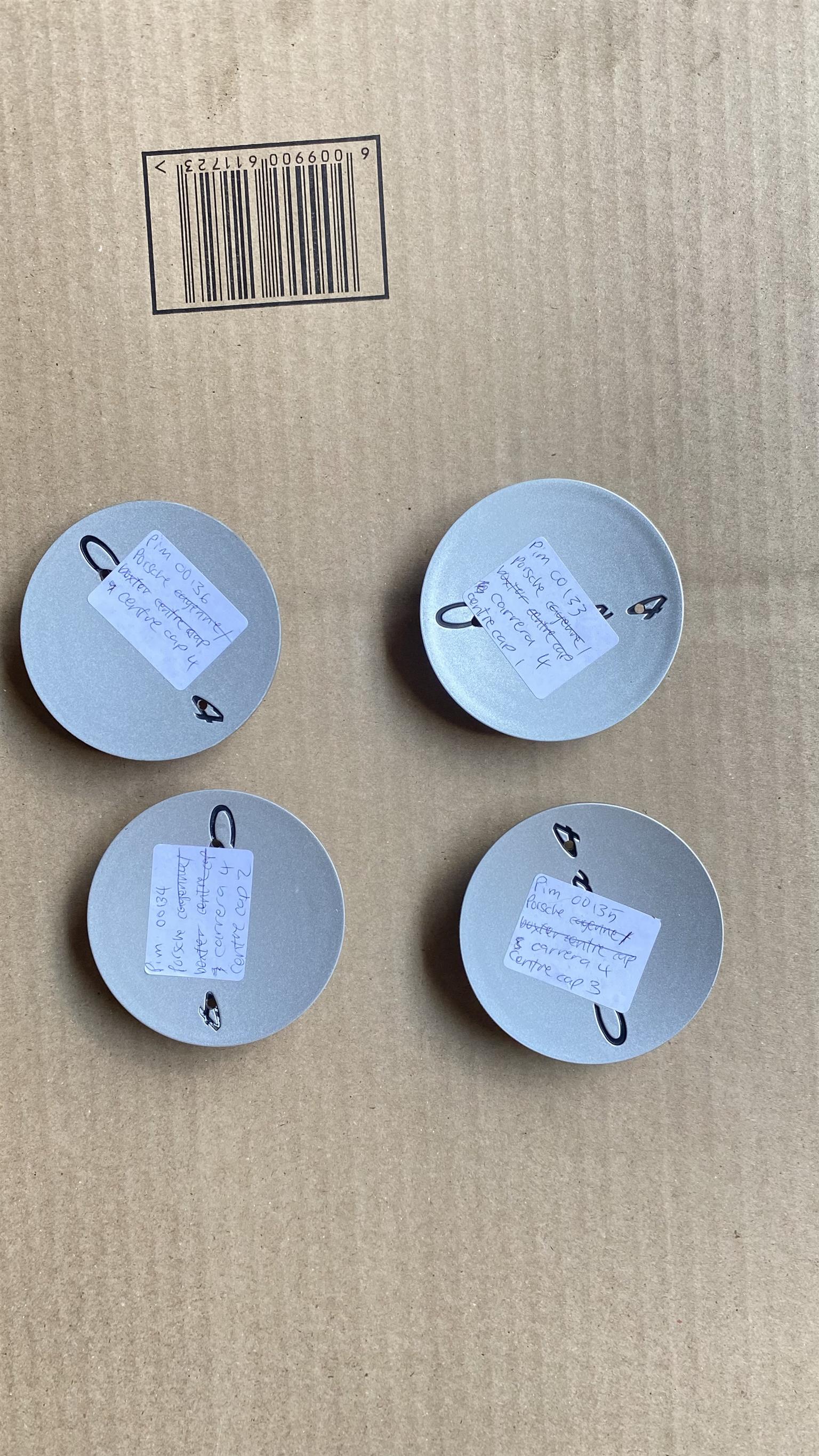 Porsche Cayenne centre caps & Carrera centre caps
