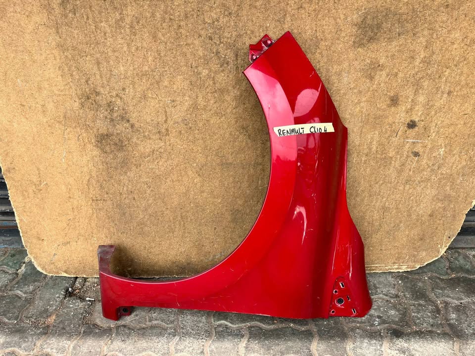 Renault clio Left side Fender - Private Seller Renault clio Left side Fender - Private Seller