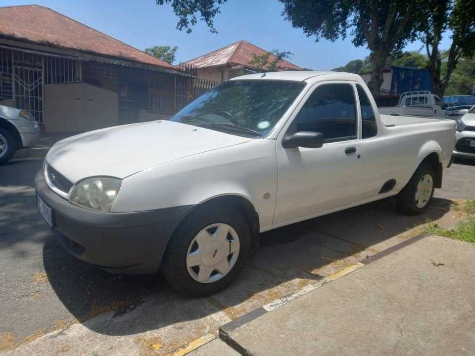 Ford Bantam 1.3 Petrol, Manual Transmission, White Color, Mileage