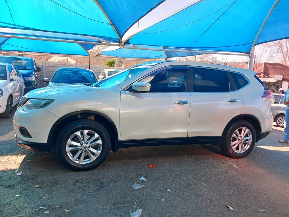 2017 NISSAN X-TRAIL 2.0 Transmission: Manual Mileage: 122000km Fueltype: Petrol White