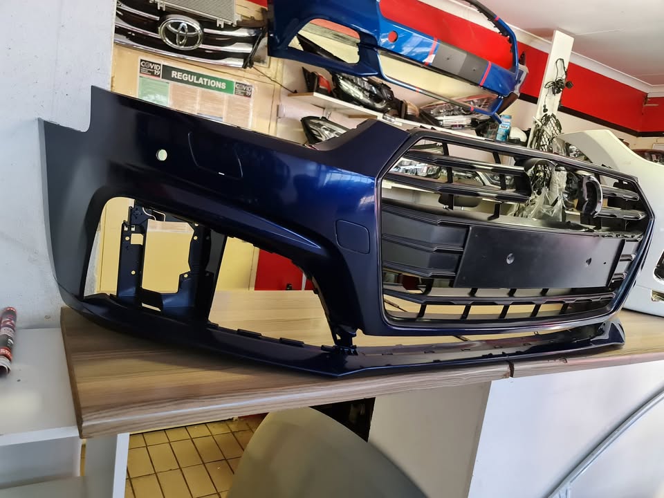 2019 AUDI A 5 B9 S5 FRONT BUMPER IN A GREAT CONDITION ,MAIN GRILL IS DAMAGE - Private Seller