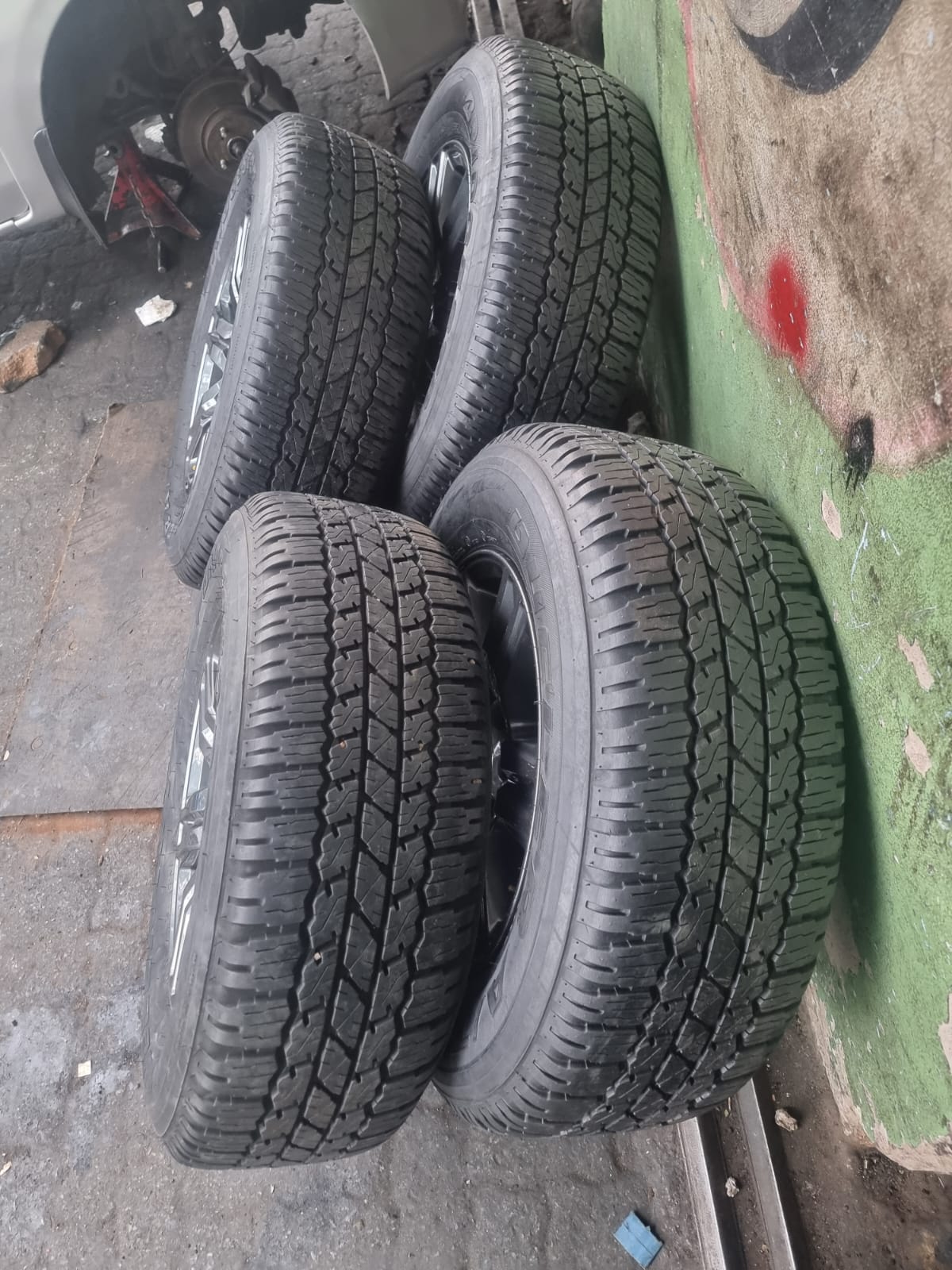 17inch Toyota Hilux/Fortuner original mags with Good used 265/65/17 tyres set fo - Private Seller 17inch Toyota Hilux/Fortuner original mags with Good used 265/65/17 tyres set fo - Private Seller