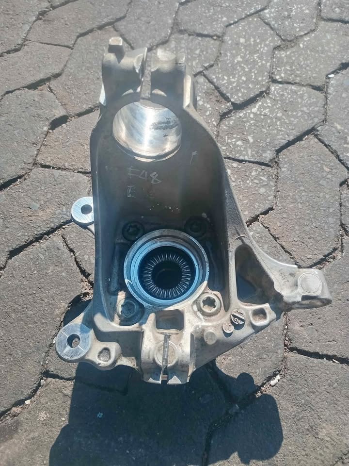 BMW X1 F48 Front Right Hand Spindle Knuckle 6876646 OEM - Private Seller BMW X1 F48 Front Right Hand Spindle Knuckle 6876646 OEM - Private Seller
