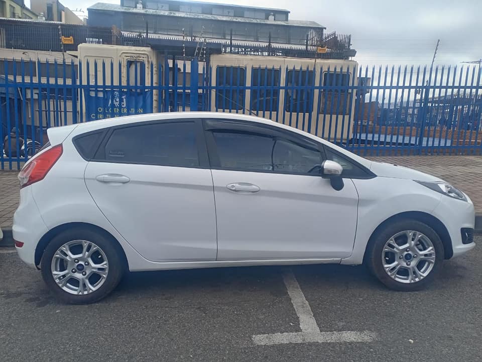 2016 Ford fiesta Manual Petrol White