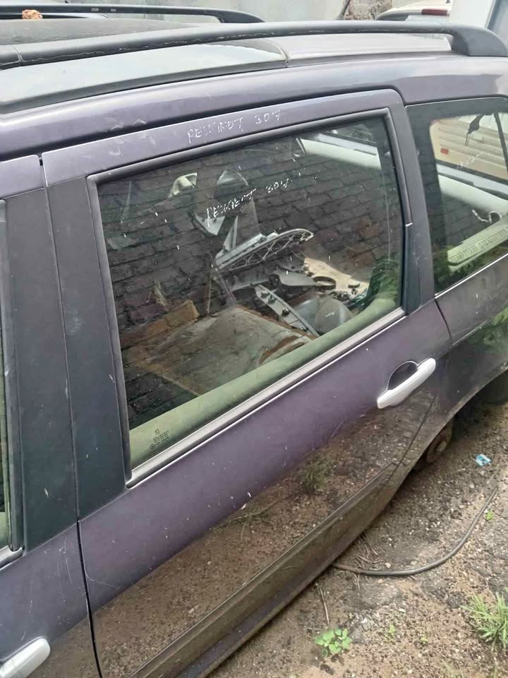 Peugeot 307 station wagon left rear door - Private Seller Peugeot 307 station wagon left rear door - Private Seller