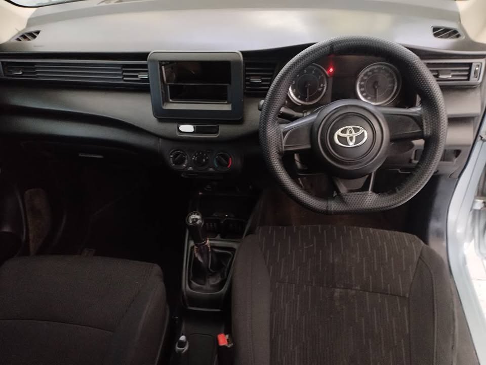 2022 TOYOTA RUMION 1.5 SX 7 SEATER MANUAL