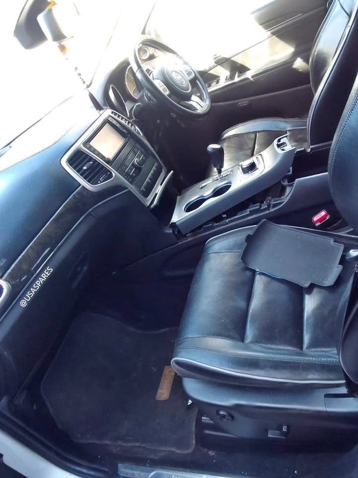 Jeep Grand Cherokee 3.6 Stripping For Interior Parts - Private Seller Jeep Grand Cherokee 3.6 Stripping For Interior Parts - Private Seller