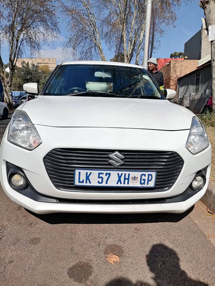2022 SUZUKI SWIFT 1.2 MANUAL TRANSMISSION IN EXCELLENT CONDITION WITH SERVICE BOOK