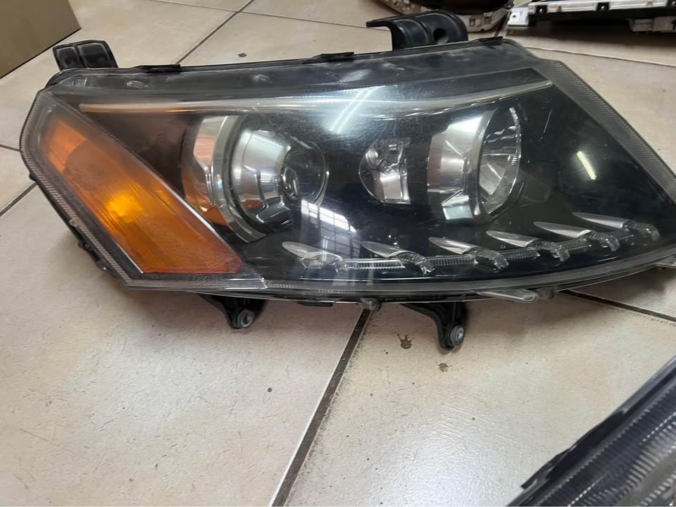 2012 Mahindra XUV 500 headlights available - Private Seller 2012 Mahindra XUV 500 headlights available - Private Seller