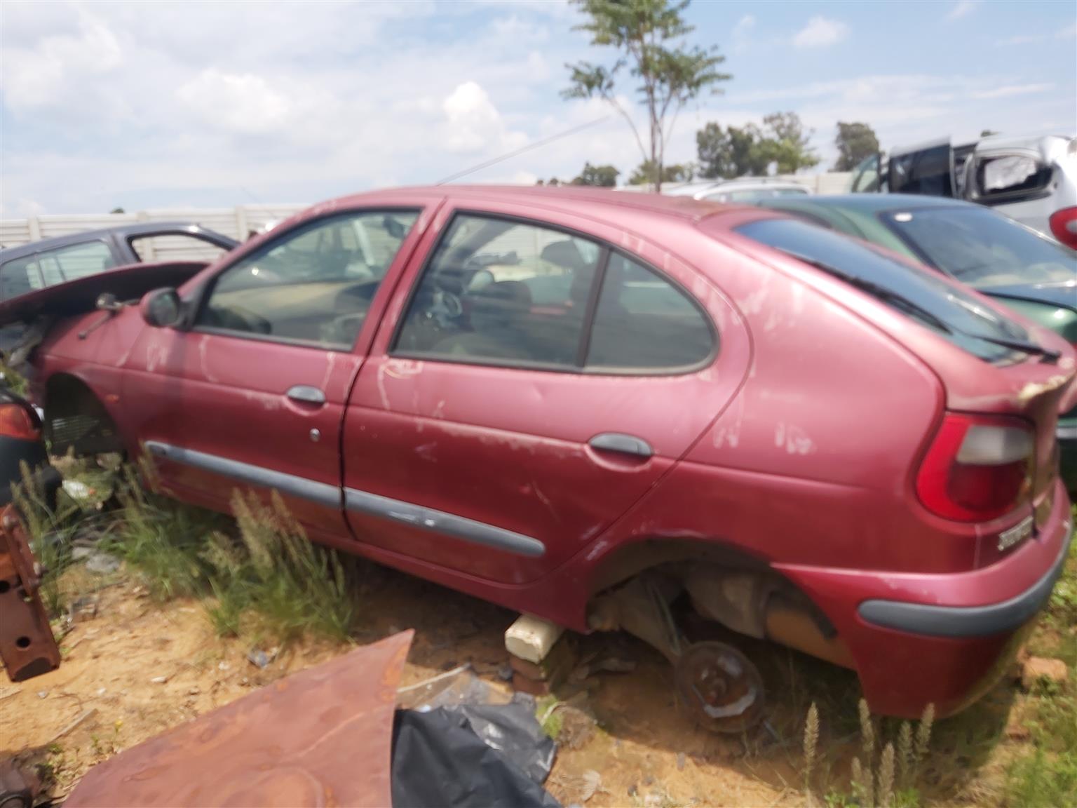 Renault megane 2001 manual stripping for spares - Private Seller