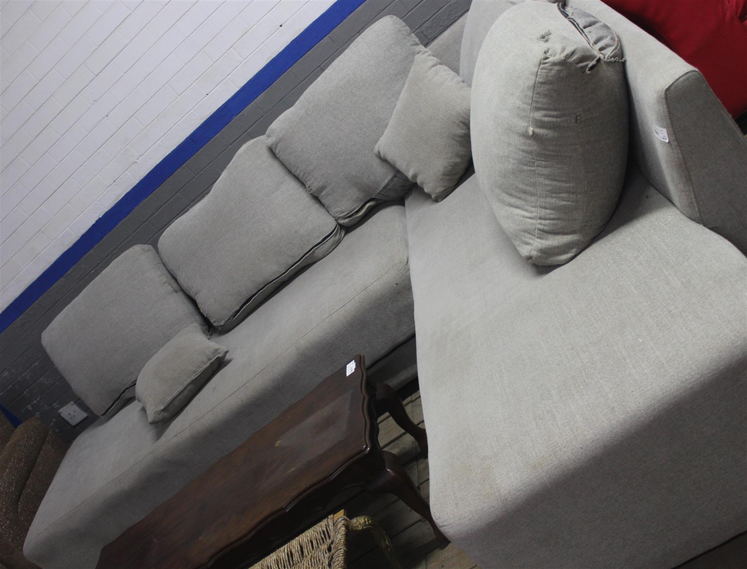 LIGHT GREY LSHAPE COUCH S058343A Junk Mail