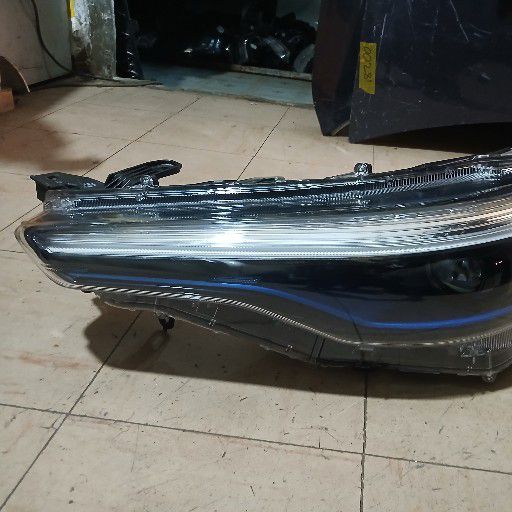Toyota corolla cross headlight - Private Seller