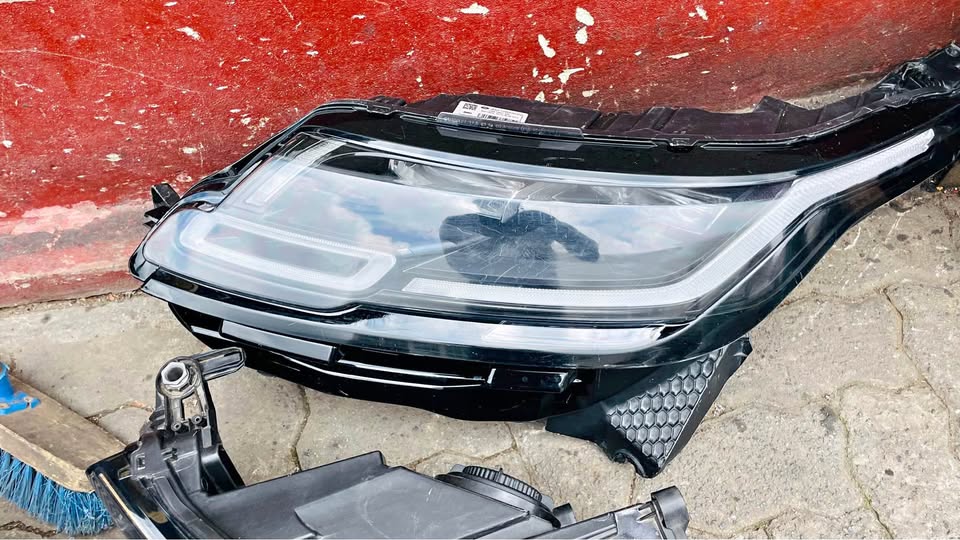 Land Rover Range Rover Velar LED headlight - Private Seller Land Rover Range Rover Velar LED headlight - Private Seller