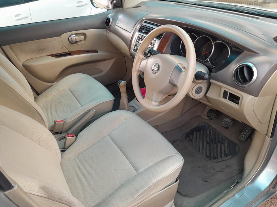 2010 GRAND LIVINA 1.6 7SEATER MANUAL