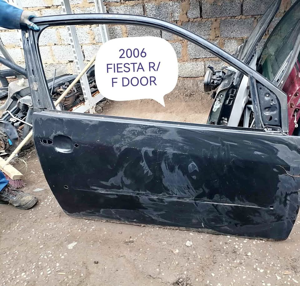 OPEL CORSA ESSETIA R/F DOOR SELLING - Private Seller OPEL CORSA ESSETIA R/F DOOR SELLING - Private Seller