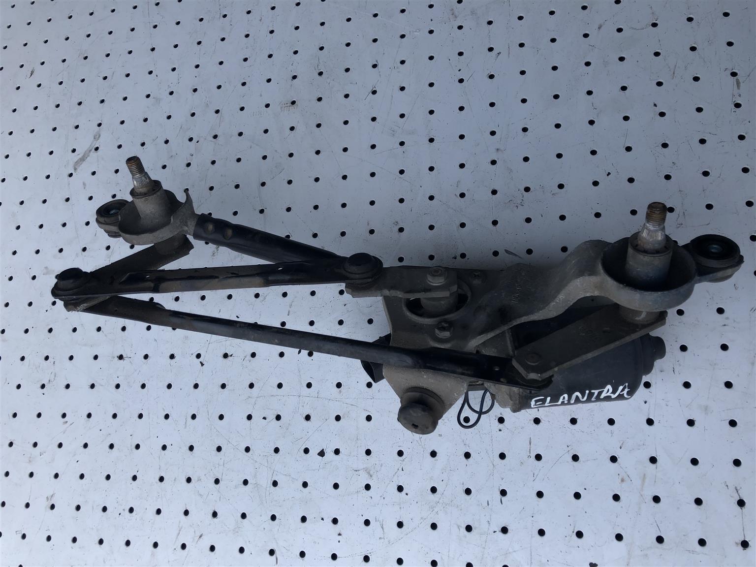 HYUNDAI ELANTRA WIPER MECHANISM - Private Seller HYUNDAI ELANTRA WIPER MECHANISM - Private Seller