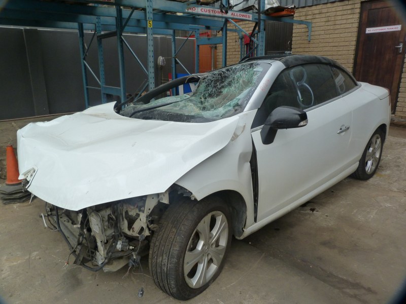 Renault Megane III 1.4 TCe Coupe Cabrio Manual White - 2010 STRIPPING FOR SPARES - Private Seller Renault Megane III 1.4 TCe Coupe Cabrio Manual White - 2010 STRIPPING FOR SPARES - Private Seller