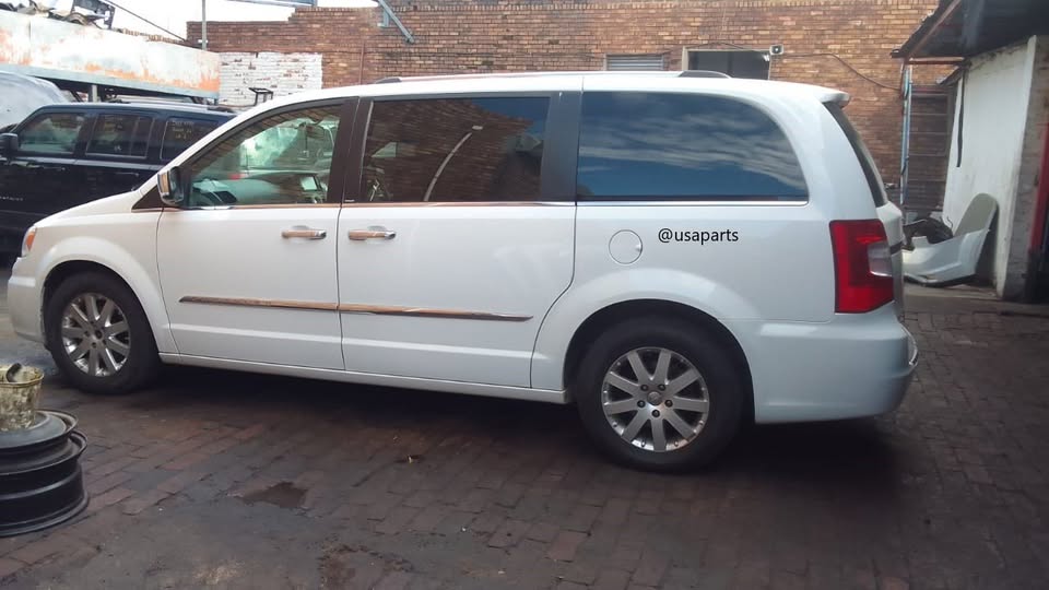 Chrysler Grand Voyager 2.8 MK3 – Breaking for Engine Parts - Private Seller