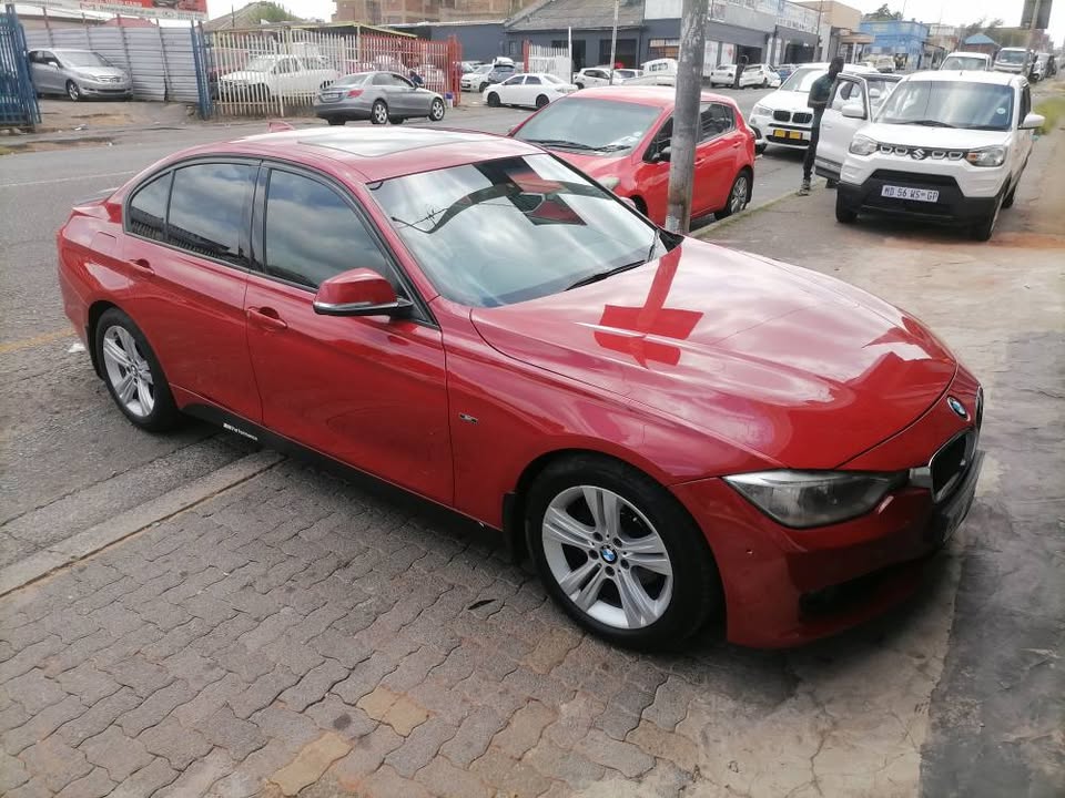 2012 BMW 320I F30 M-Sport Manual Sunroof leather seat and Reserve Sensor