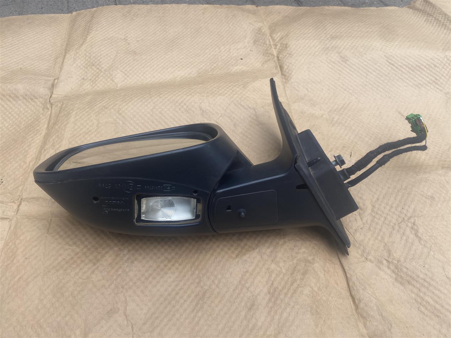 2005 VOLVO XC90 ELECTRONIC DOOR MIRROR WITH BLIND SPOT LEFT SIDE FOR SALE - Private Seller 2005 VOLVO XC90 ELECTRONIC DOOR MIRROR WITH BLIND SPOT LEFT SIDE FOR SALE - Private Seller