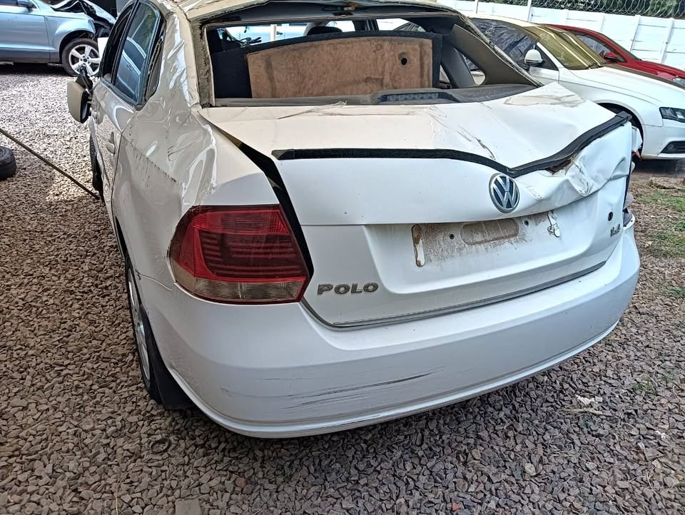 POLO 6 SEDAN WHITE STRIPPING FOR SPARES