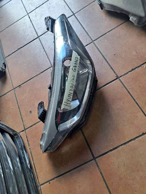 Hyundai i 20 grand headlight left side for sale now - Private Seller Hyundai i 20 grand headlight left side for sale now - Private Seller