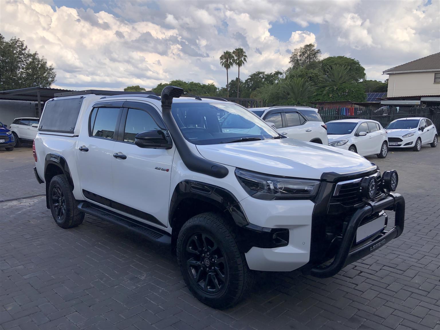 Used 2023 Toyota Hilux 2.8GD-6 double cab Legend auto - Private Seller Used 2023 Toyota Hilux 2.8GD-6 double cab Legend auto - Private Seller