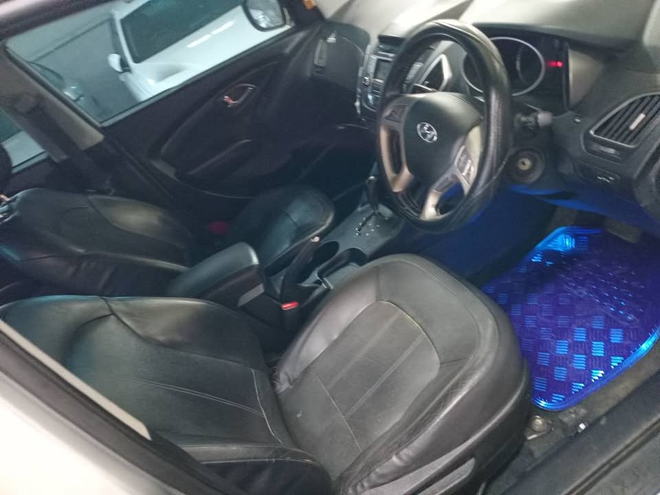 2013 Hyundai ix35 2.0 Petrol,Automatic  Silver Color  Reverse camera  66000km