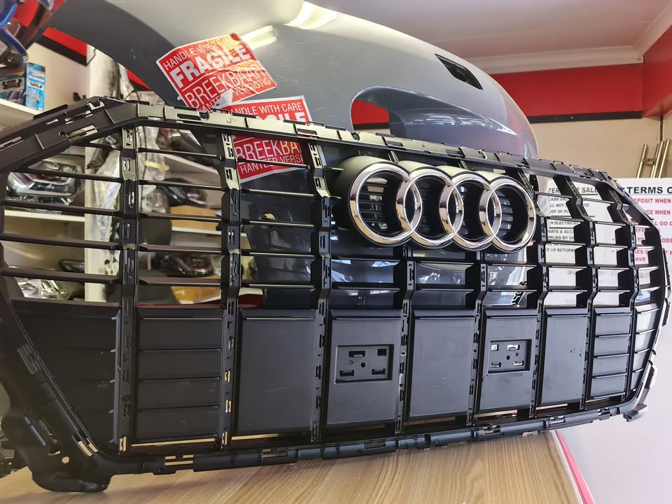 2020 AUDI Q3 MAIN GRILL FOR SALE IN ALMOST BRAND NEW CONDITION - Private Seller 2020 AUDI Q3 MAIN GRILL FOR SALE IN ALMOST BRAND NEW CONDITION - Private Seller