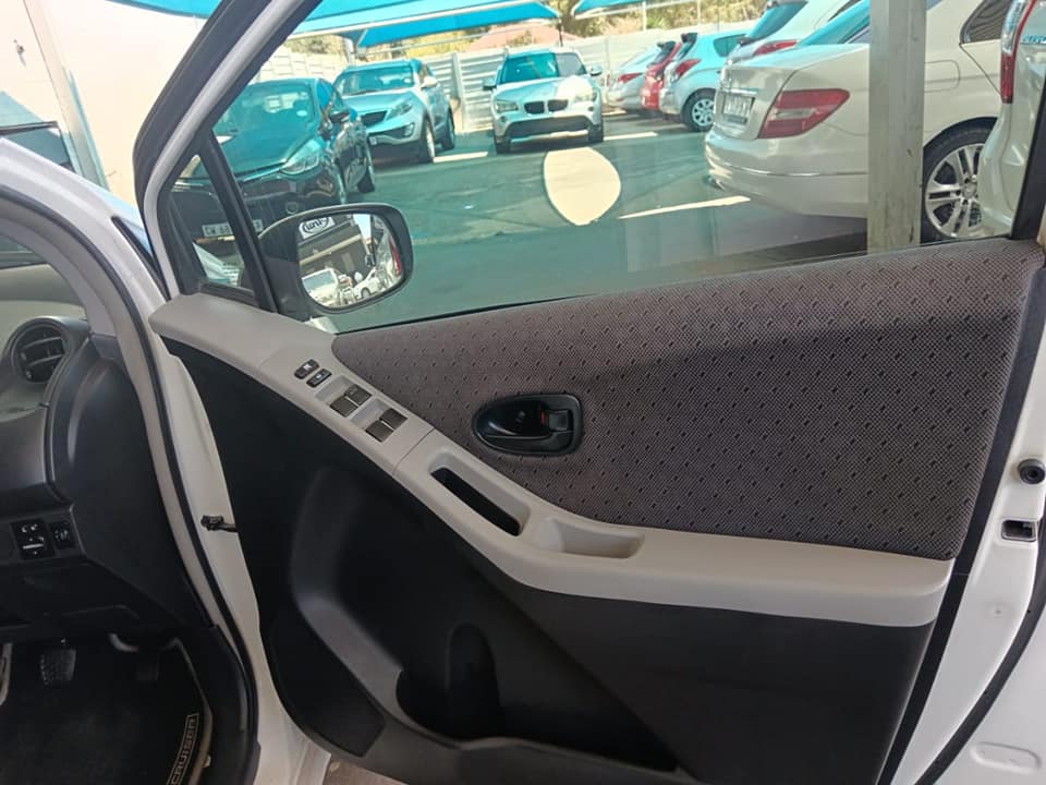 TOYOTA YARIS T3 HATCH
