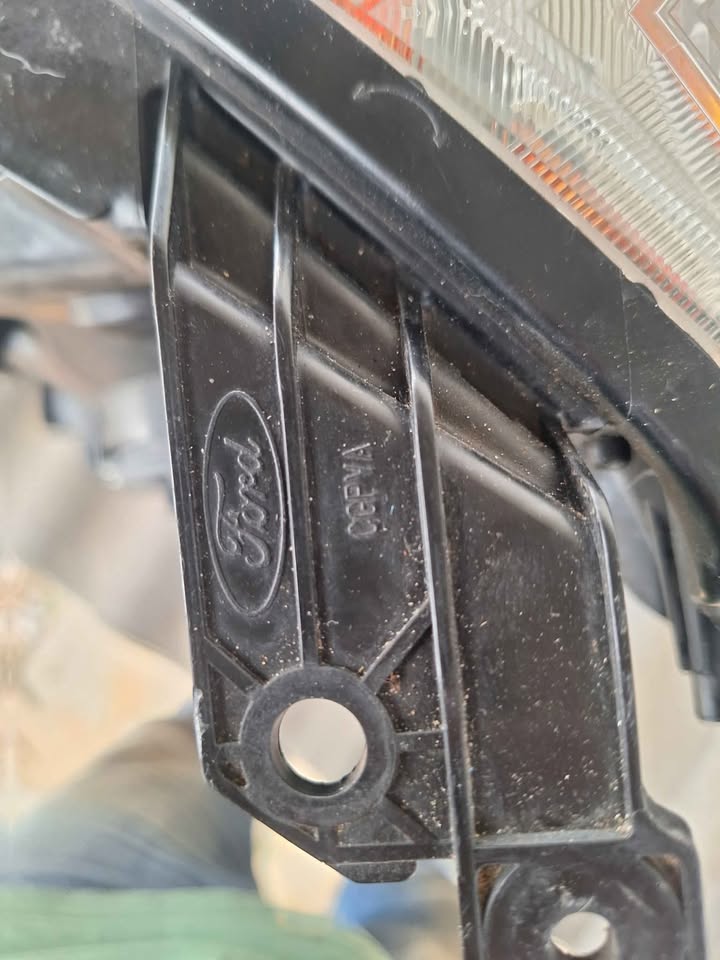 Ford Ranger RH Head Light - Private Seller Ford Ranger RH Head Light - Private Seller