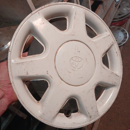 Toyota, 14 inch wheel cap - Private Seller Toyota, 14 inch wheel cap - Private Seller