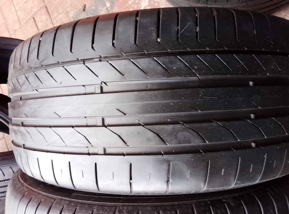 2 X 235/50/18 continental run flat tyres for Mercedes & BMW for sell - Private Seller
