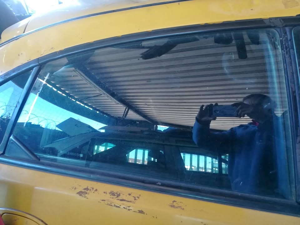 MAZDA ASTINA RIGHT REAR DOOR GLASS - Private Seller MAZDA ASTINA RIGHT REAR DOOR GLASS - Private Seller