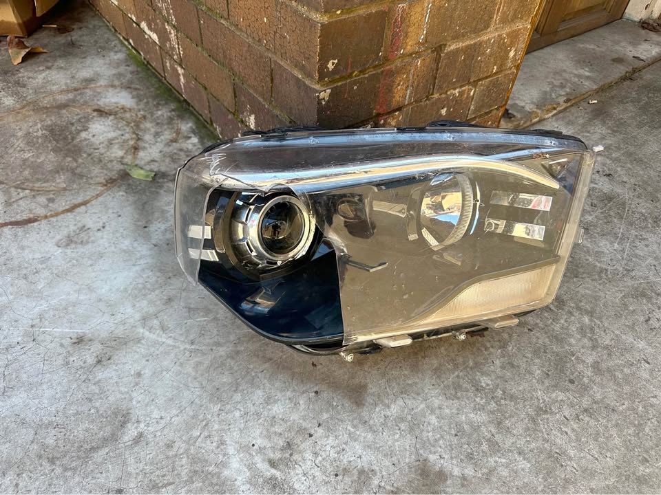 2018-2023 Mahindra Scorpio headlight Right Hand Side - Private Seller 2018-2023 Mahindra Scorpio headlight Right Hand Side - Private Seller