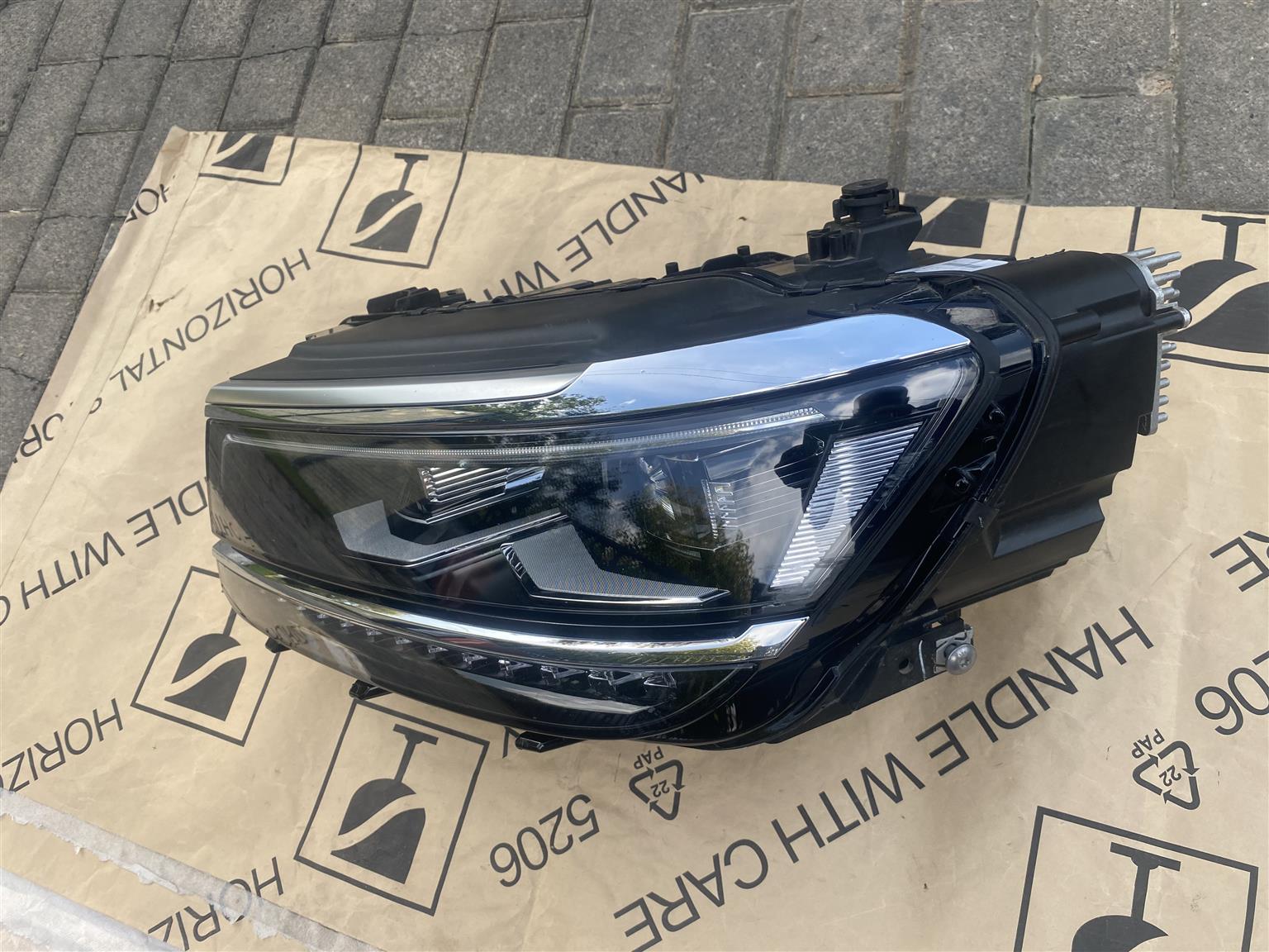 2020 VW TIGUAN R-LINE FULL LED HEADLIGHT LEFT SIDE FOR SALE - Private Seller 2020 VW TIGUAN R-LINE FULL LED HEADLIGHT LEFT SIDE FOR SALE - Private Seller