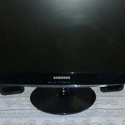 PC monitor Acer and samsung screen.