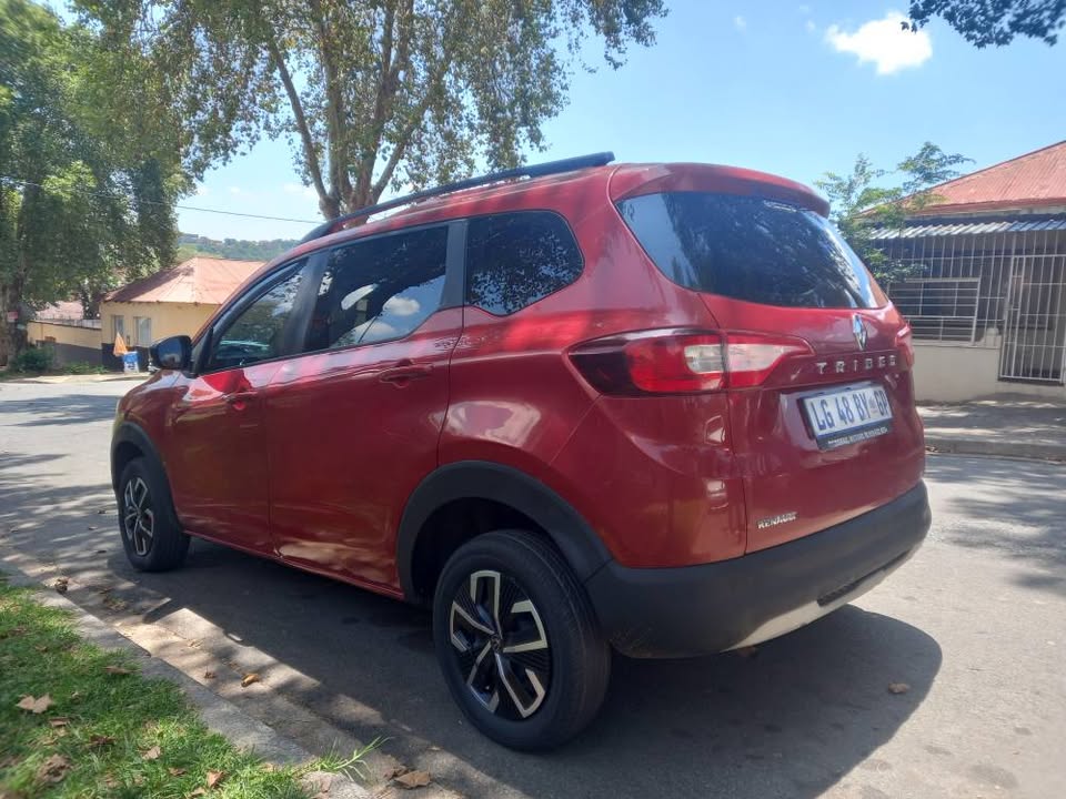 2022 Renault Triber 1.0 Manual Petrol, Red, 97000kms