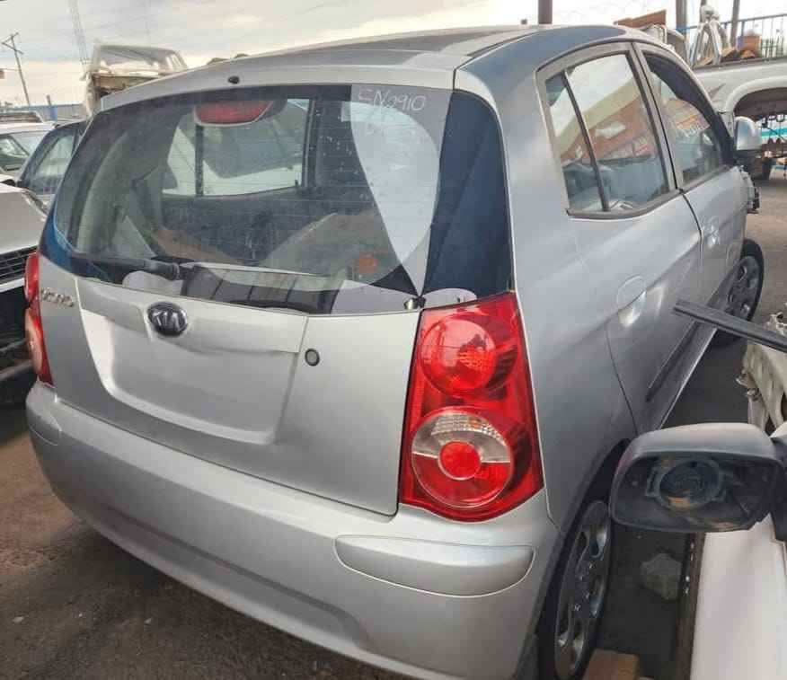 2008 kia picanto 1.1 stripping for parts my number WhatsApp or cell