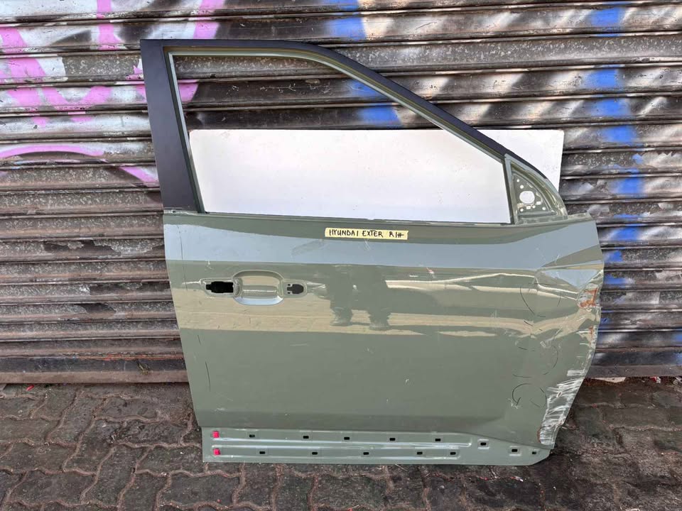 HYUNDAI EXTER DOOR RIGHT SIDE AVAILABLE NOW FOR SALE - Private Seller HYUNDAI EXTER DOOR RIGHT SIDE AVAILABLE NOW FOR SALE - Private Seller